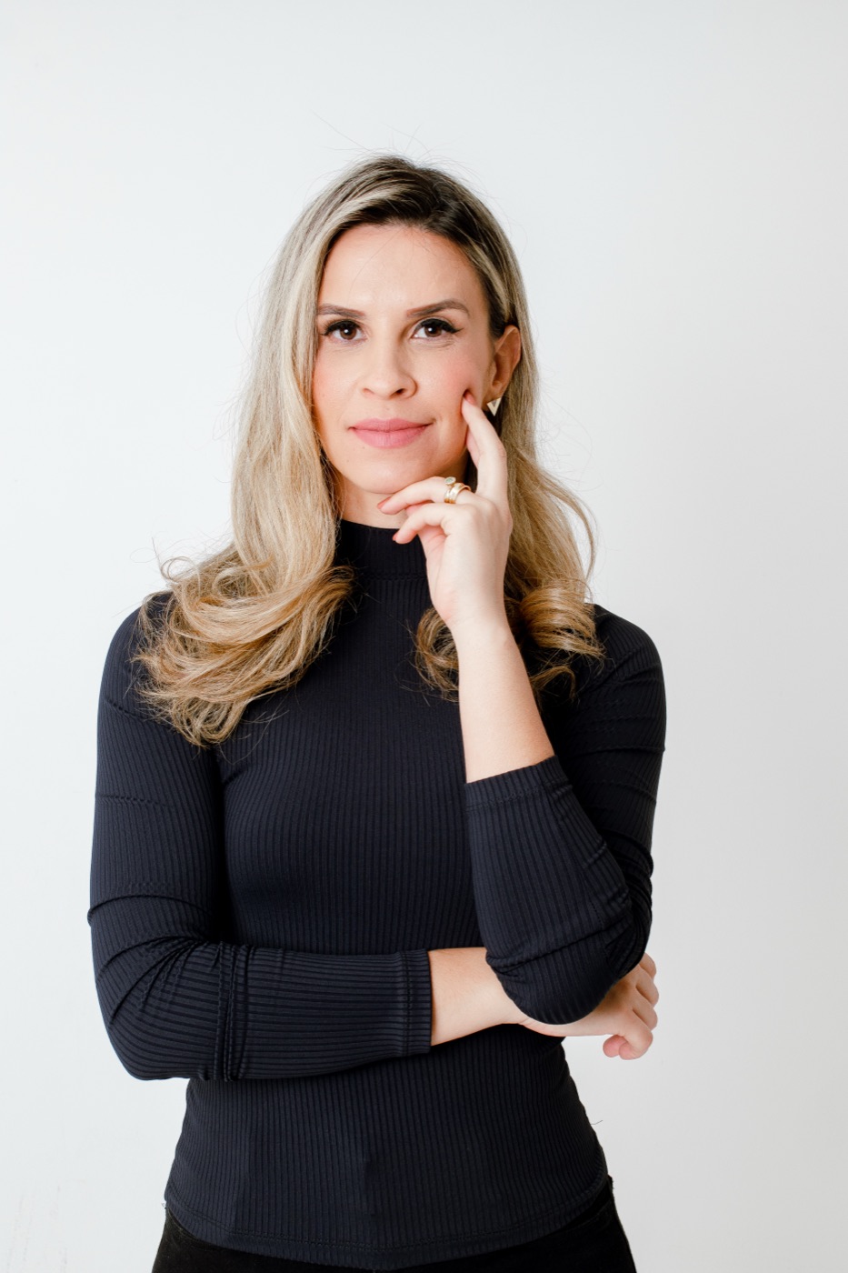 Dra. Vanessa Baad em retrato profissional